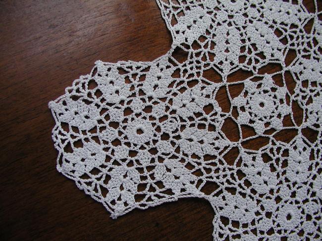 Charming small table runner in crochet or irish guipure