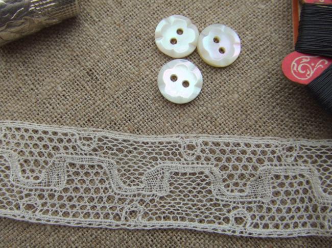 Adorable ancienne dentelle très fine faite aux fuseaux, effet de créneaux, 22mm