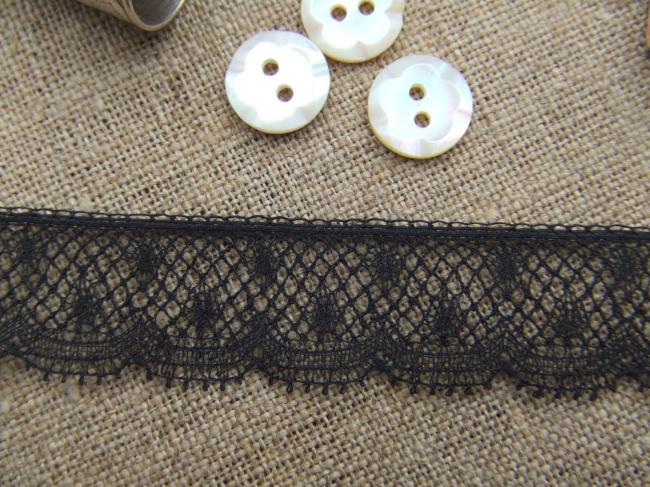 Charmante dentelle ancienne noire festonnée de Valenciennes, largeur 18mm