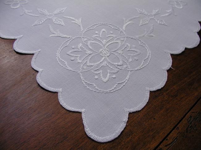 So sweet table runner or table centre with white works and scalopped edge