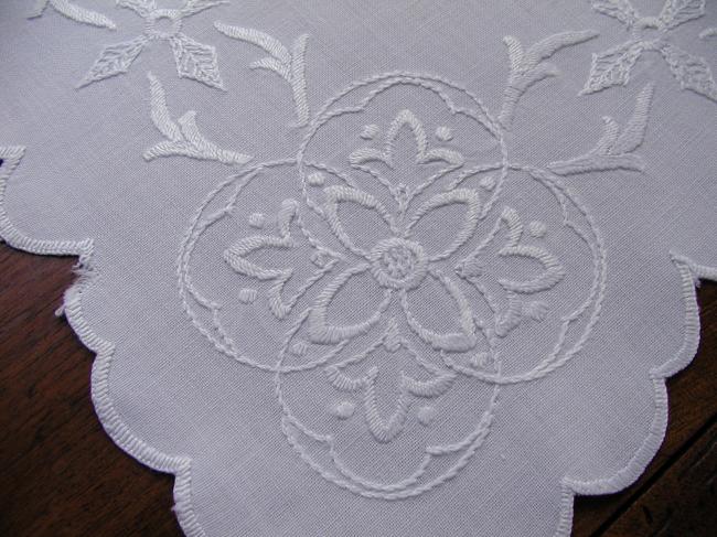 So sweet table runner or table centre with white works and scalopped edge