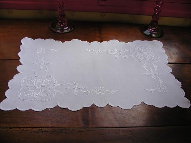 So sweet table runner or table centre with white works and scalopped edge