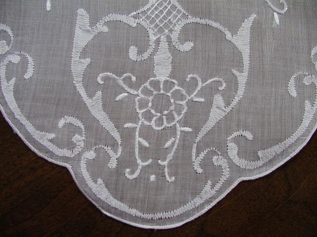 Wonderful oval table centre in organdi with gorgeous white embroidery