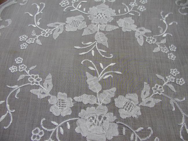 Wonderful oval table centre in organdi with gorgeous white embroidery