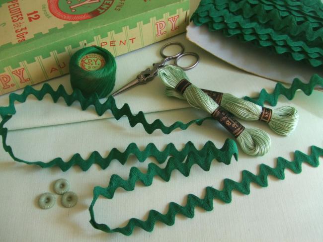 Très beau & large ancien croquet de couleur vert Malachite, 20mm