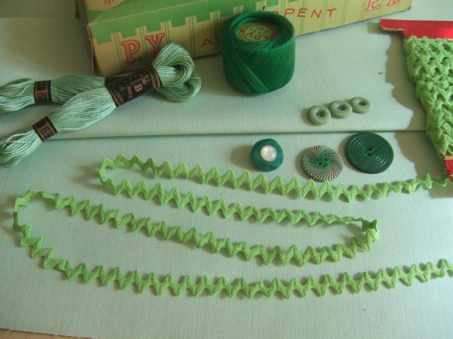 Très joli ancien galon croquet de couleur Vert printanier (10mm)