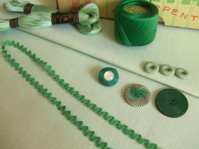 Très joli ancien galon croquet de couleur Vert moyen (7mm)