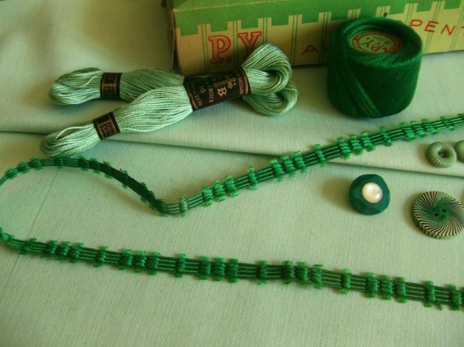Merveilleux ruban en soie de couleur vert Emeraude, période 1900, 10mm