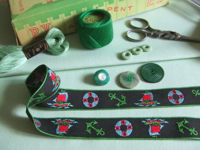 Ancien ruban en coton tissé sur le thème de la Marine (bateau, ancre) noir&vert