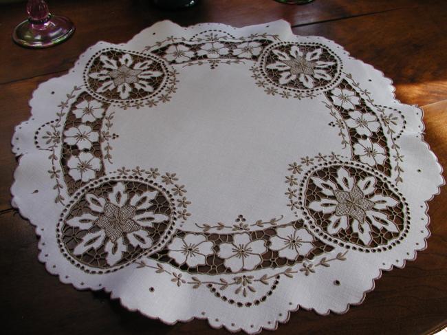 Stunning Madeira table centre with Richelieu hand made works