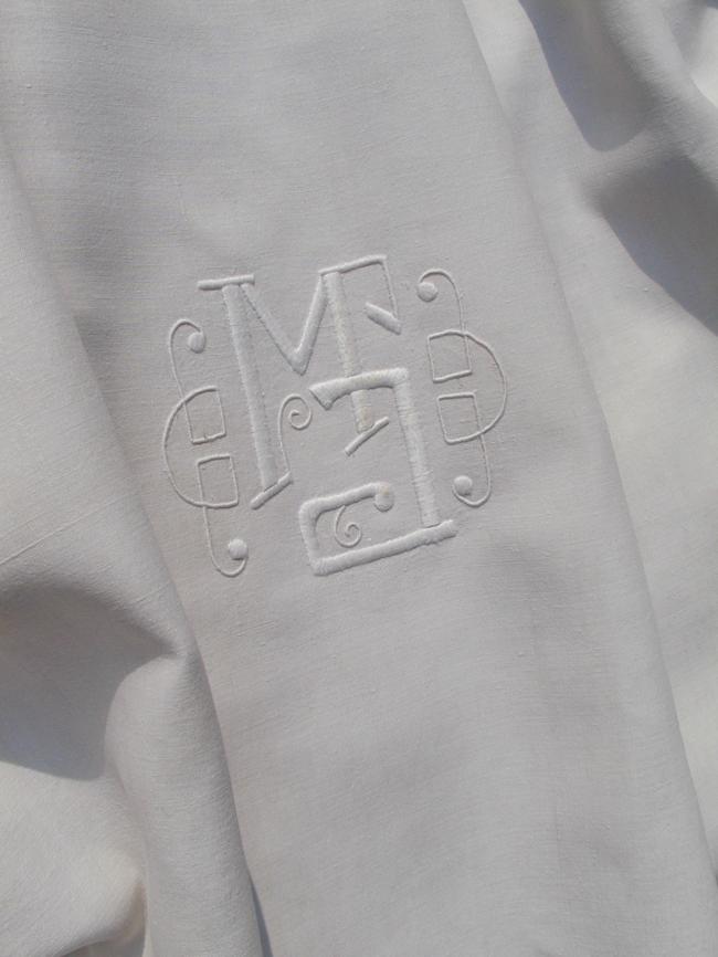 Gorgeous  Art Déco linen sheet with large and raised monogram MA