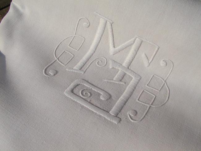 Gorgeous  Art Déco linen sheet with large and raised monogram MA