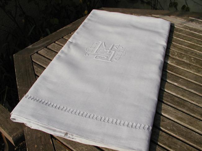 Superbe drap en lin  Art Déco ajouré et très volumineux monogramme MA