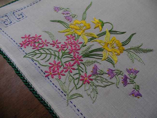 So romantic table centre with embroidered daffodils and spring flowers