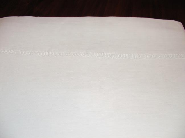 Lovely sheet in linen and cotton with pulled thread.