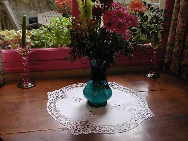 Lovely round table centre with filet lace, Richelieu works and Cluny lace 1920
