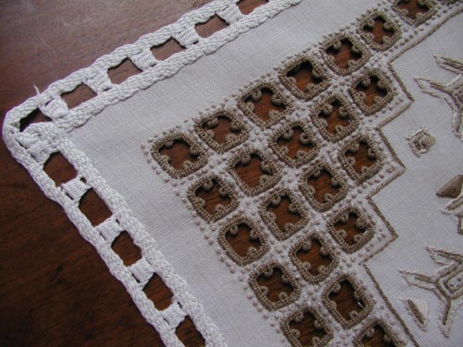 Lovely table runner with exquisite detailed embroidery 1920-30