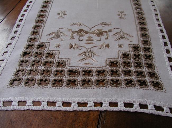 Lovely table runner with exquisite detailed embroidery 1920-30