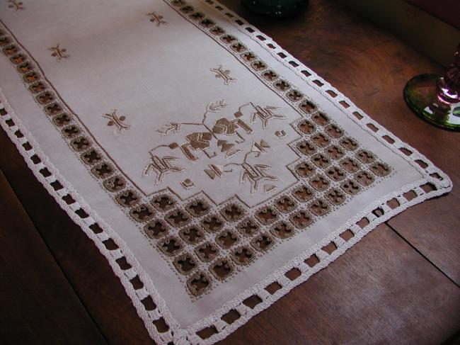 Lovely table runner with exquisite detailed embroidery 1920-30