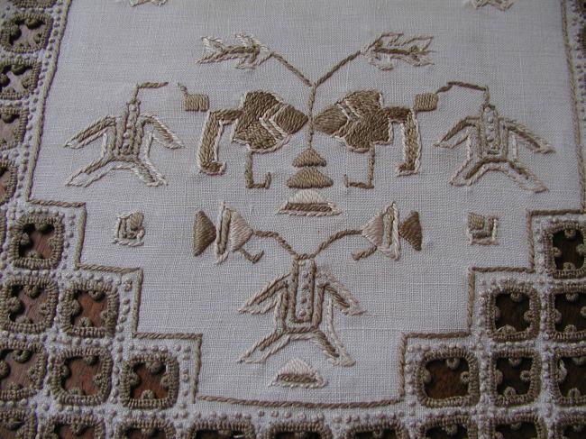 Lovely table runner with exquisite detailed embroidery 1920-30