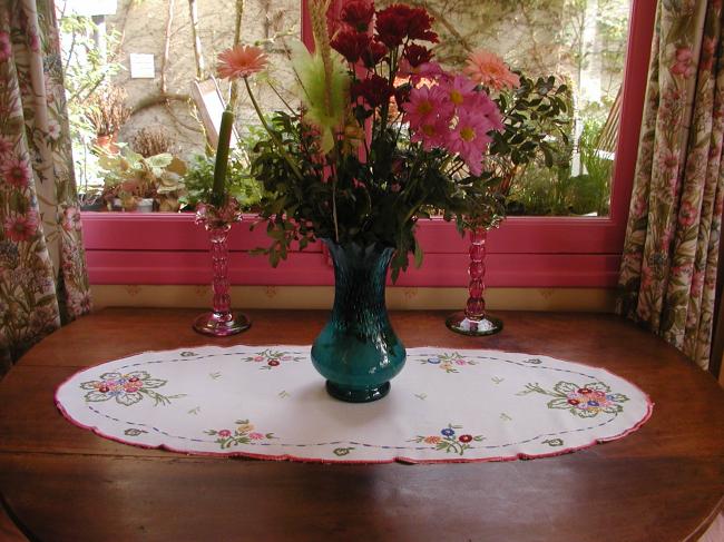 Very charming table runner with embroidered bouquet of flowers