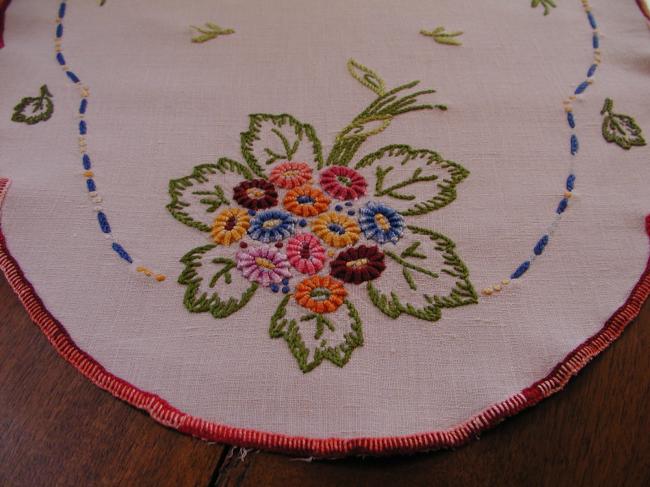 Very charming table runner with embroidered bouquet of flowers