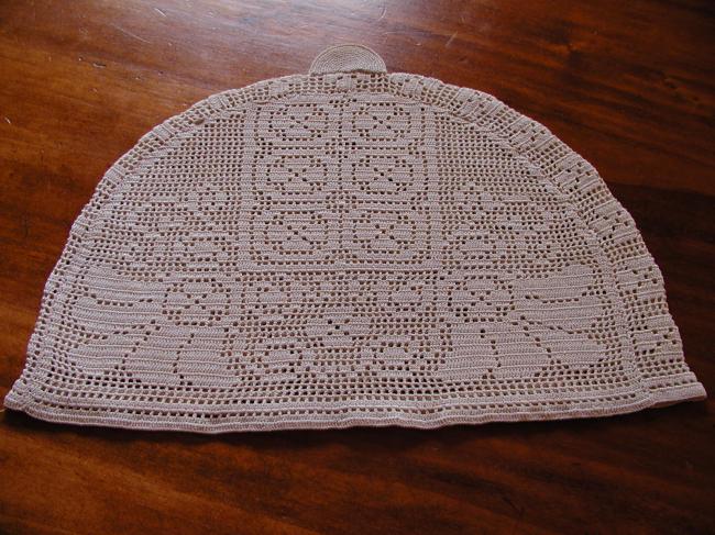 Wonderful tea cosy in hand made crochet lace