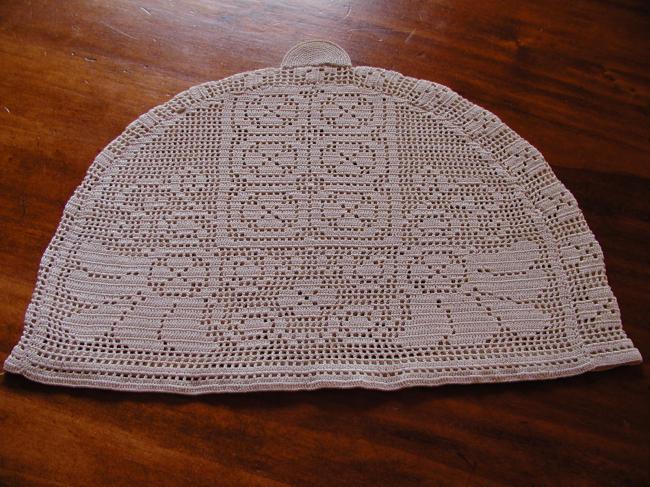 Wonderful tea cosy in hand made crochet lace