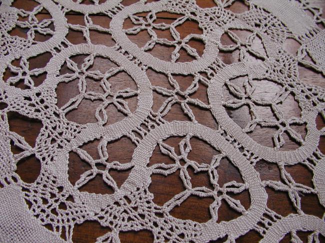 Gorgeous Cluny bobbin lace oval table runner