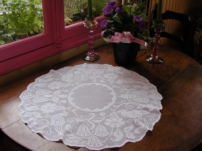 Magnificient large table centre in crochet lace despicting Cockatoo and bells