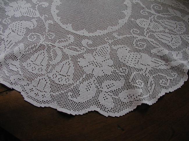 Magnificient large table centre in crochet lace despicting Cockatoo and bells