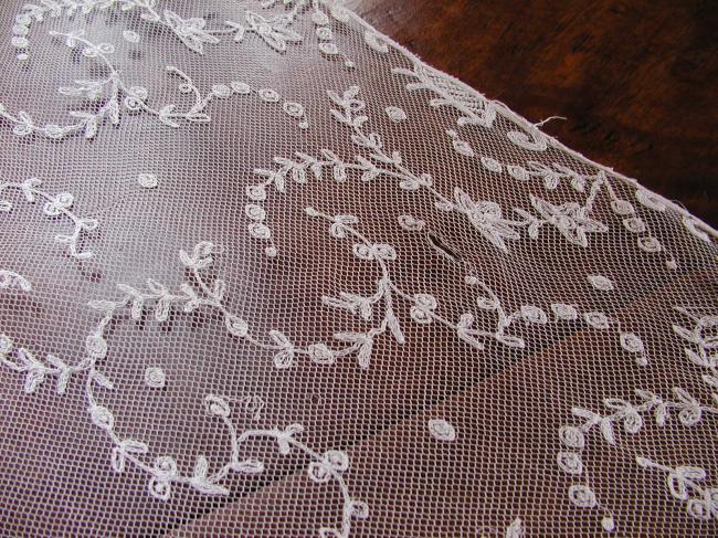 Gorgeous scarf or barbe in embroidered net 1890