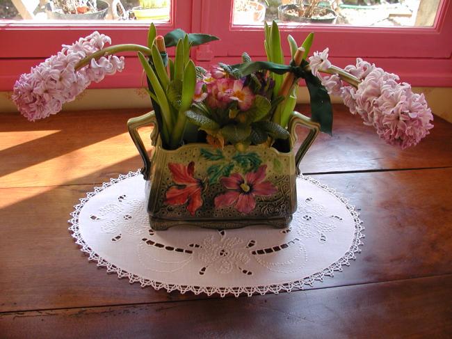 Gorgeous oval table centre with Richelieu openwork and Picot lace