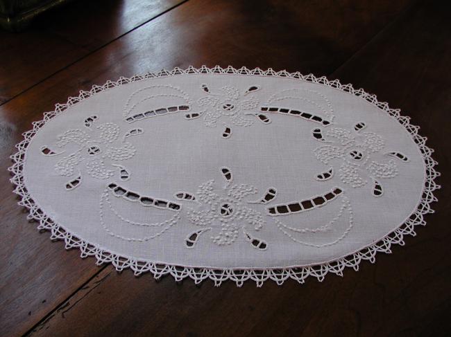 Gorgeous oval table centre with Richelieu openwork and Picot lace