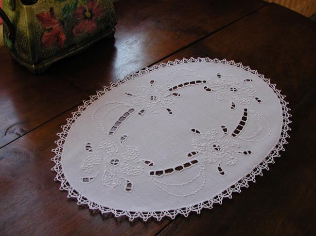 Gorgeous oval table centre with Richelieu openwork and Picot lace