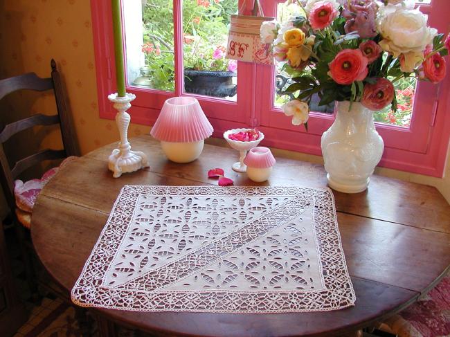 Gorgeous table centre with Richelieu hand-embroidery and bobbin lace 1910-20