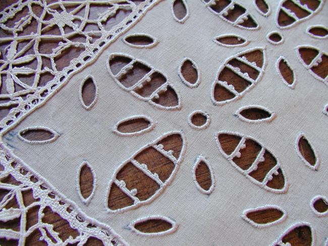 Gorgeous table centre with Richelieu hand-embroidery and bobbin lace 1910-20