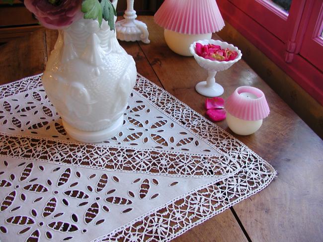 Gorgeous table centre with Richelieu hand-embroidery and bobbin lace 1910-20