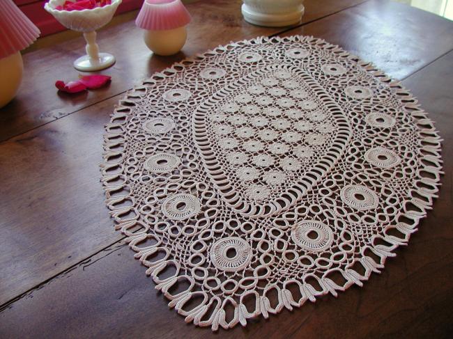 Exceptional large oval table centre in hand-made Irish guipure lace