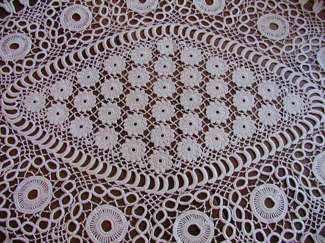 Exceptional large oval table centre in hand-made Irish guipure lace
