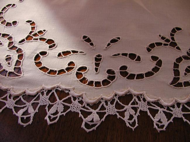 Gorgeous linen table centre with Richelieu works and Cluny lace