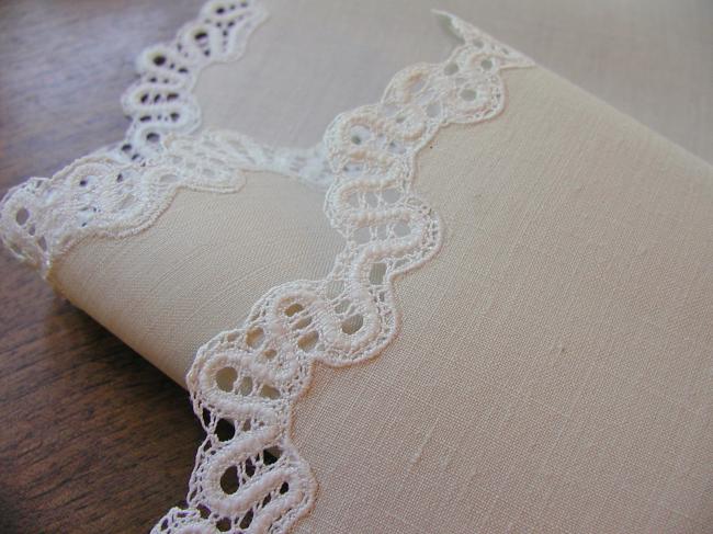 Charming table runner with hand-made Renaissance style tape lace