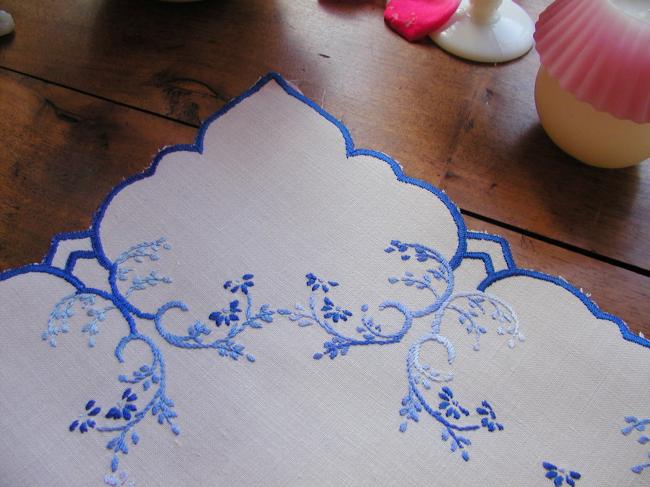 Lovely table centre with hand-embroidered blue tiny flowers
