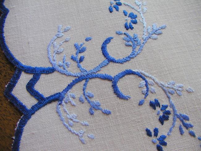 Lovely table centre with hand-embroidered blue tiny flowers