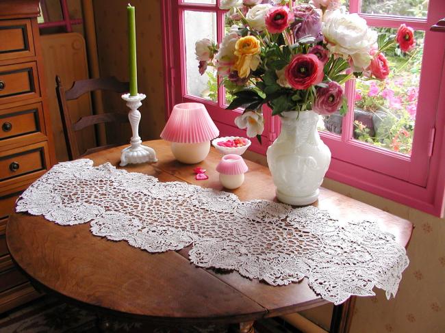 Wonderful table runner in tape lace with  Richelieu bridges 1900