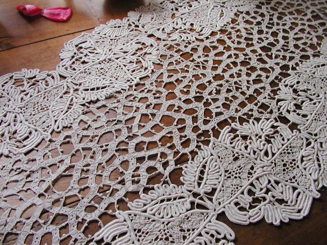 Wonderful table runner in tape lace with  Richelieu bridges 1900