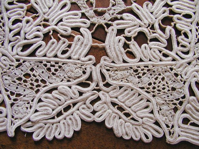 Wonderful table runner in tape lace with  Richelieu bridges 1900