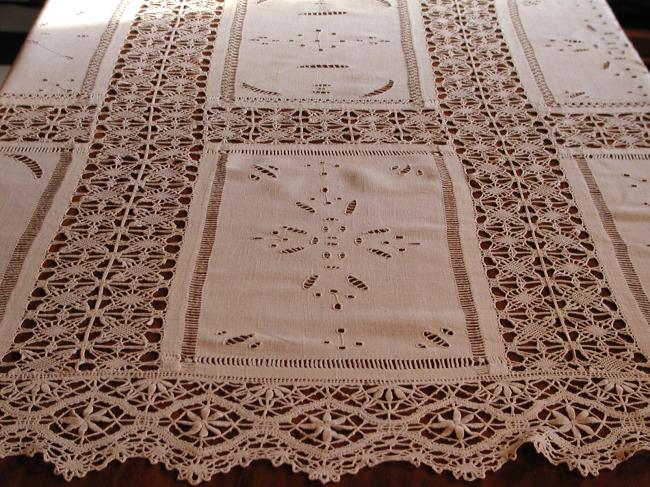 Marvellous tablecloth with Richelieu embroideries and Bobbin lace insert