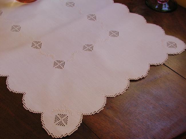 Breathtaking table runner with embroidered garland of flowers