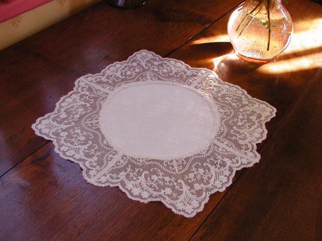 Absolutely beautiful centre piece with needle run lace edging